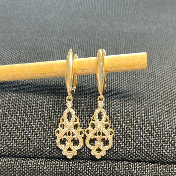 Vintage palace style drop earrings. Covered with Zircon stones 1.6“ x .4”. NIP - Picture 3 of 7